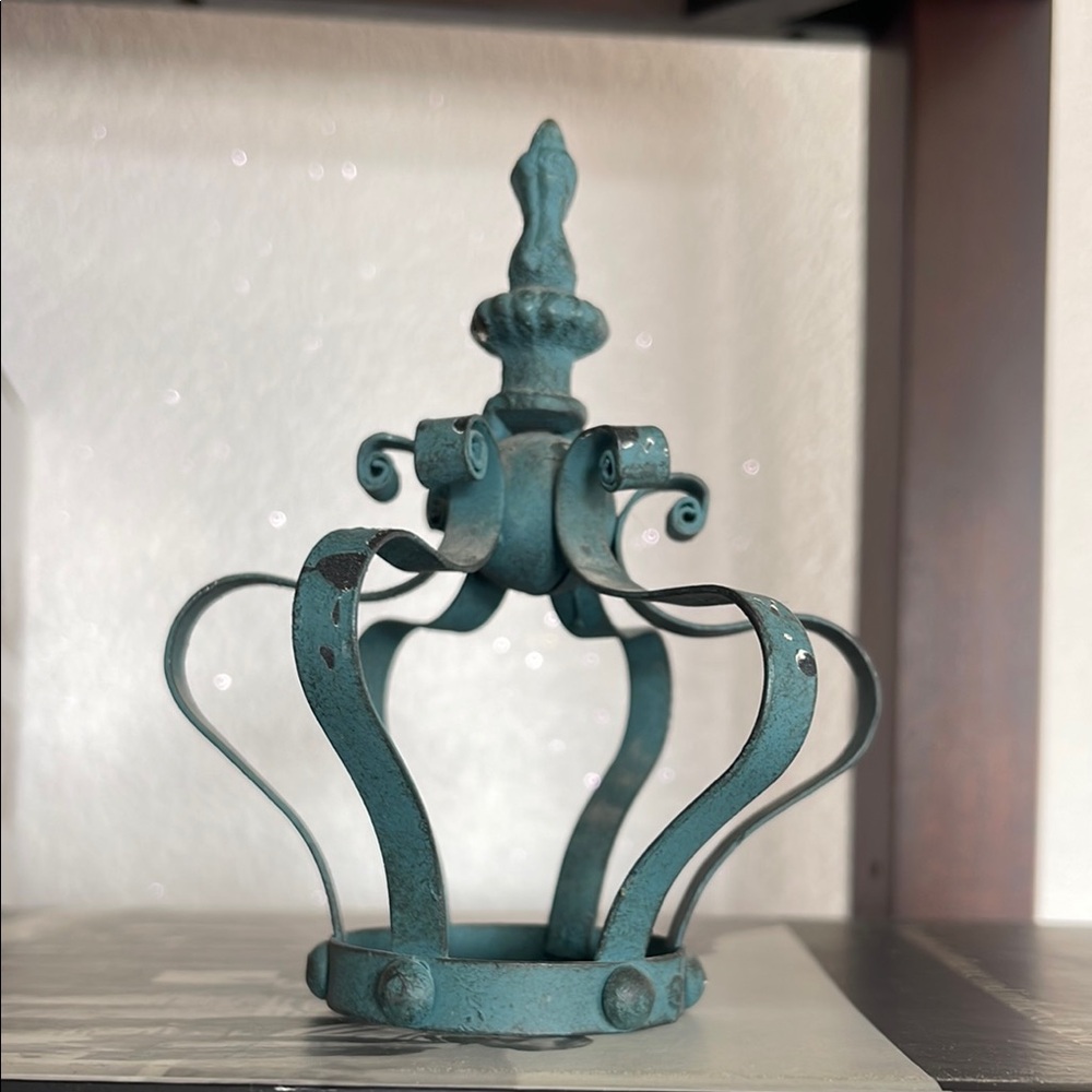 Rustic Blue Crown Decor